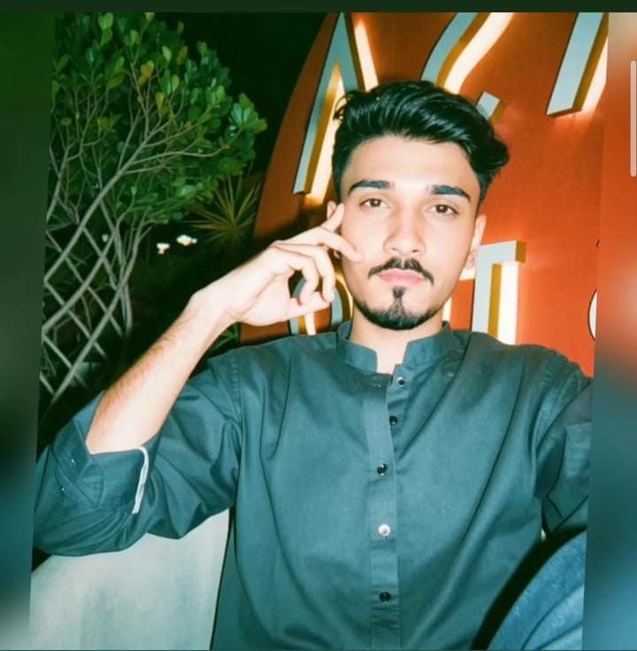Portrait of Uzair M. Rafiq, Full Stack Developer